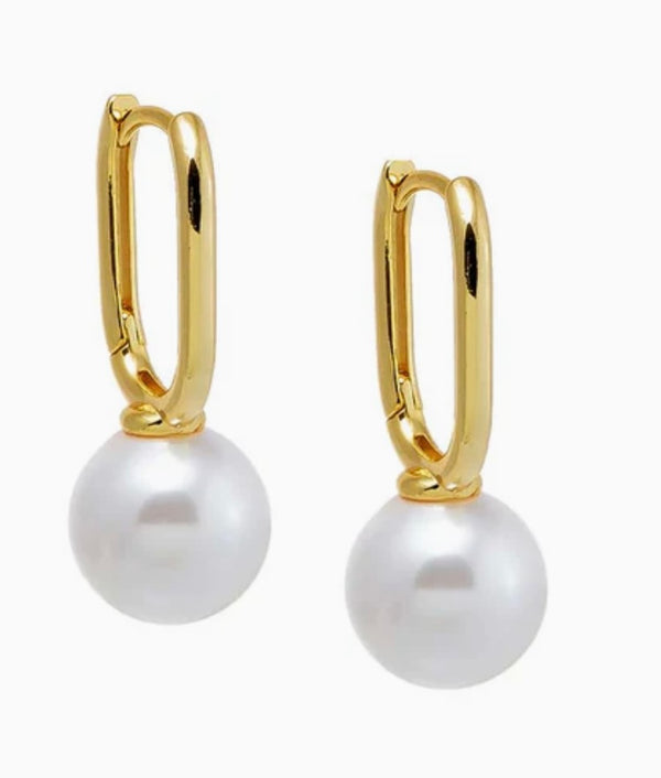 Paperclip Pearl Huggie Earring