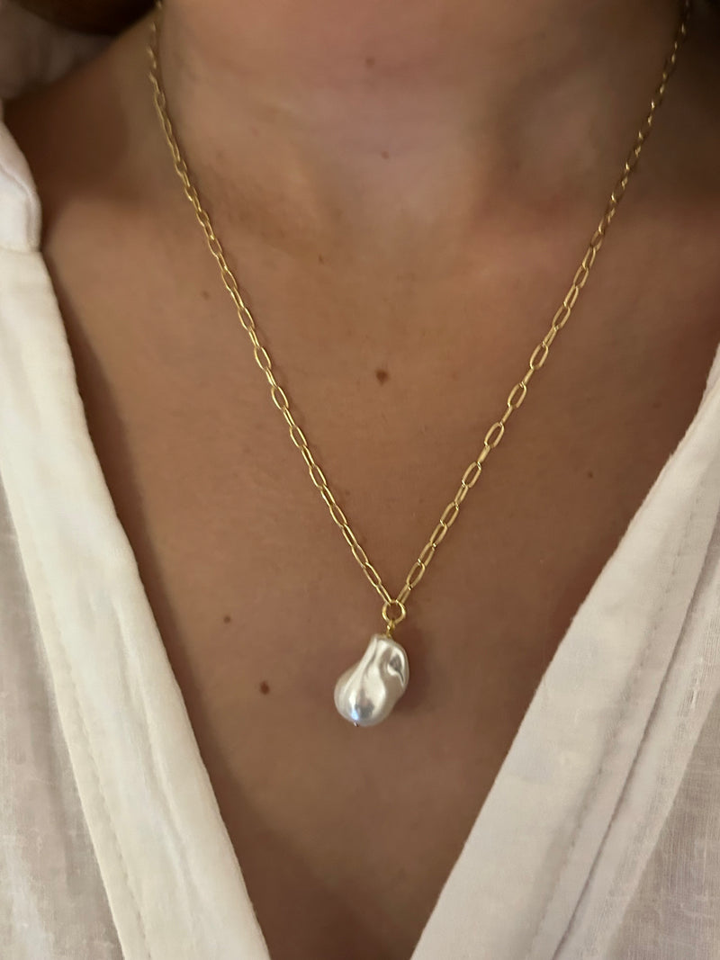 Drop Pearl Pendant Necklace