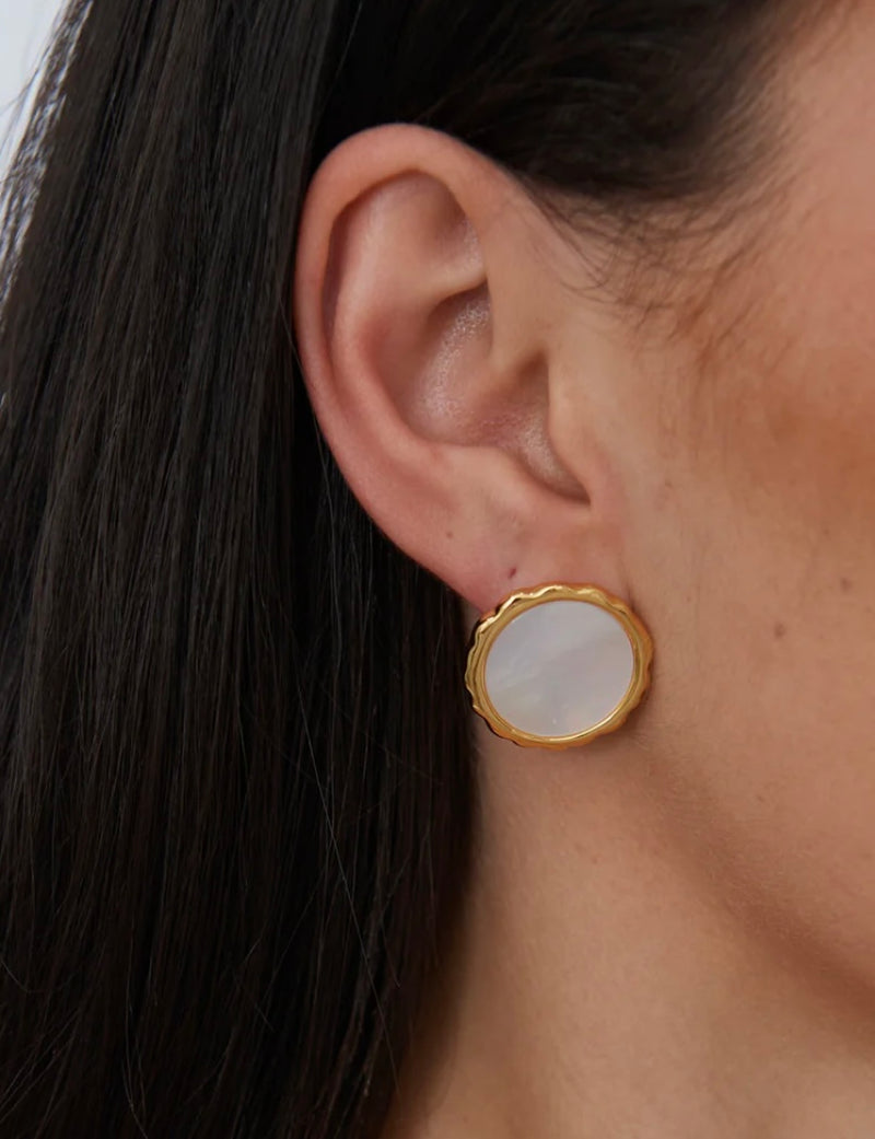Amanda MOTHER OF PEARL STUD
